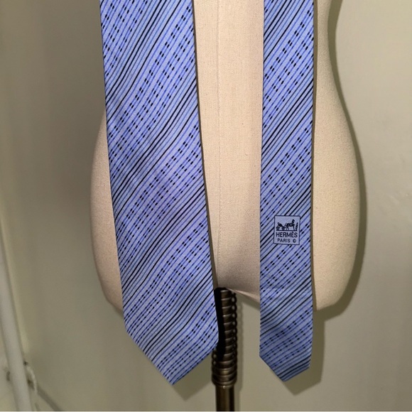 Hermes Men´s Blue Striped Patterned Silk Neck Tie